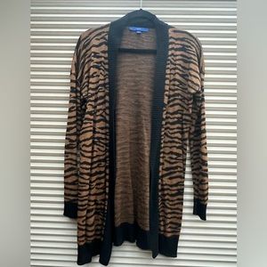 Woman’s size small Tiger Print Sweater “Duster” EUC